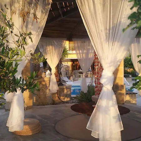 Lunzjata Bed & Breakfast *