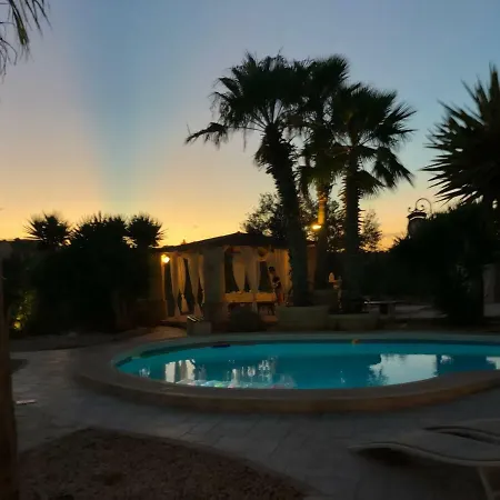 Lunzjata Bed & Breakfast *